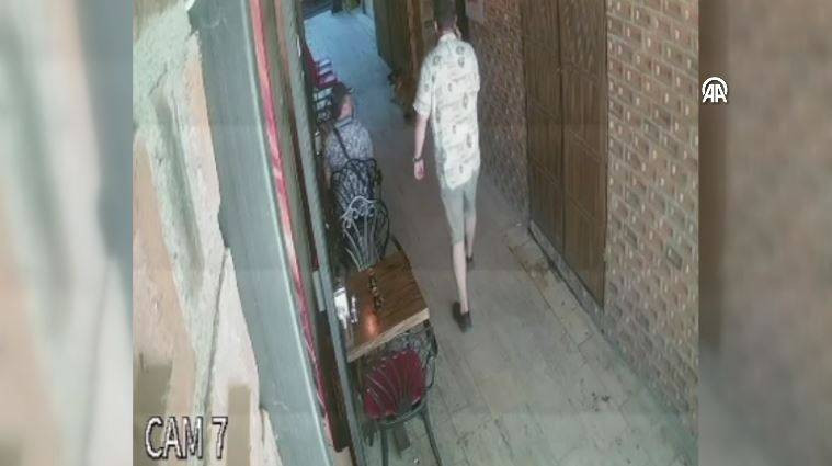 Pamukkale Kafeler Sokağı'nda sevmek istediği sokak köpeği ısırdı - Resim: 17